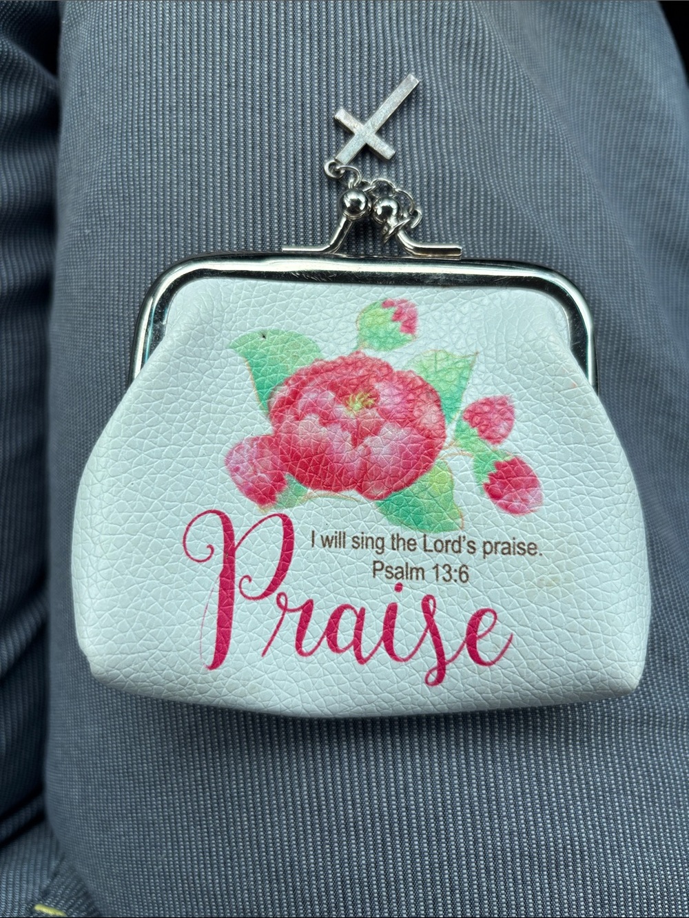 Wallet- White Floral 'Praise' Kiss-Lock Coin Purse Wallet - Picture 2 of 8